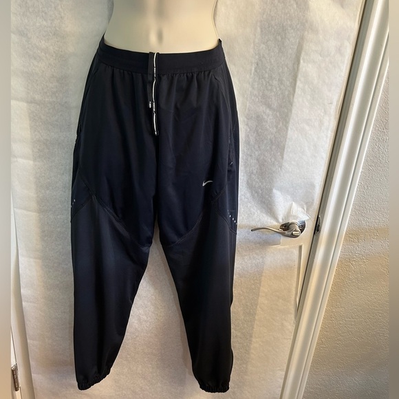 Nike women’s DriFit shield running jogger pants w/zip pockets & ankles Sz-XS X4 - Picture 6 of 12